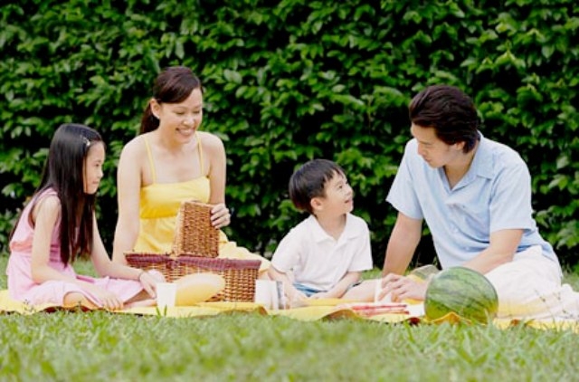 Người con sẽ chăm sóc và phụng dưỡng cha mẹ khi tuổi già, bệnh tật... 