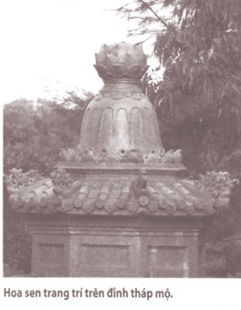 thap-mo hoa sen