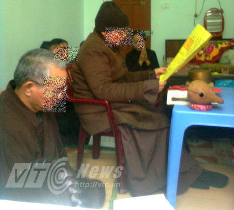 Sư thầy bí ẩn và công việc kỳ lạ trước những cái chết