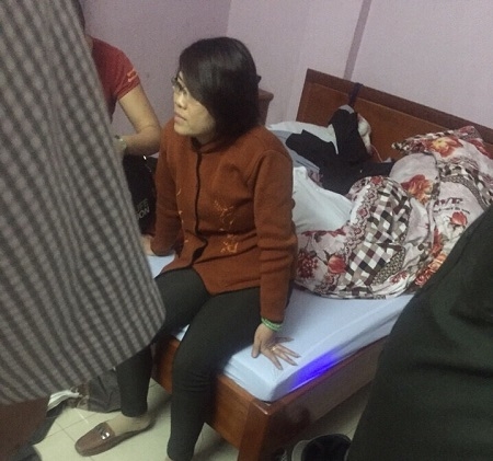 Đối tượng Quỳnh bị bắt khi đang ở trong nhà nghỉ. (Ảnh: Đông Bắc)