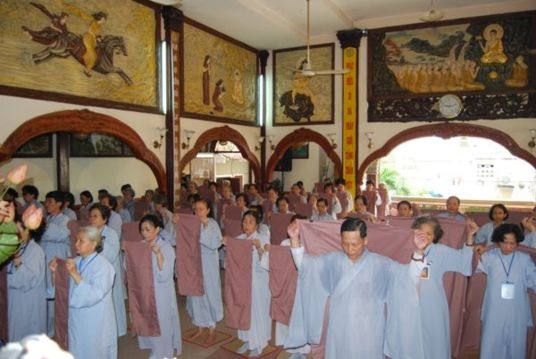 Phật tử đắp y