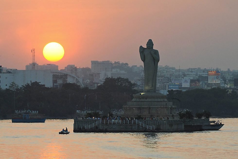 ượng Phật Hussain Sagar Buddha