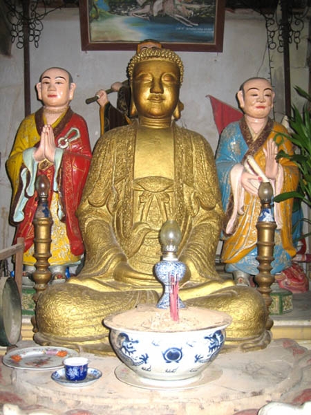 Tượng Phật Thích Ca cùng 2 vị tỳ kheo.