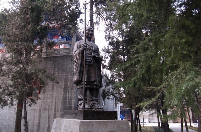 Tượng Chu Sỹ Hành