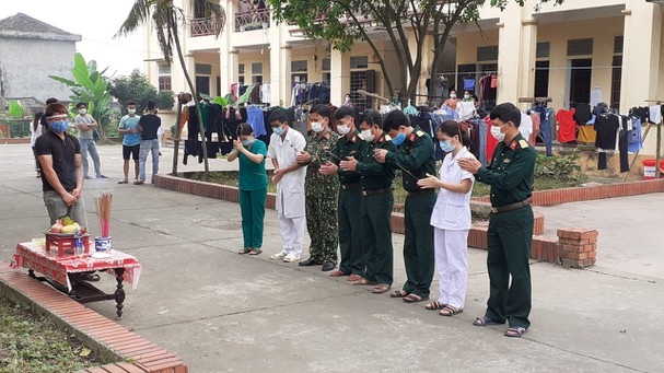 nguoiphattu_com_suy_nghi_chung_quanh_chiec_ban_tho0.jpg